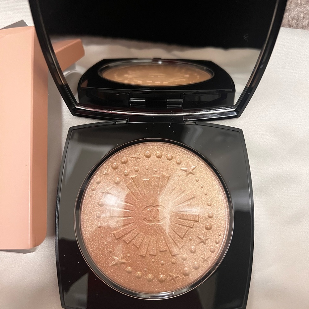 Chanel Diamond Dust Oversize Illuminating Powder